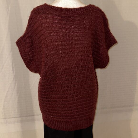 Gloria Vanderbilt PL Burgundy Crewneck Sequined Sleeveless Knit Sweater Vest - Picture 2 of 10